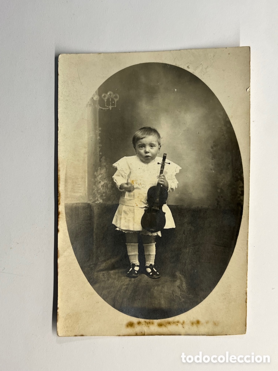 Fotograf&iacute;a antigua: NI&Ntilde;OS. Fotograf&iacute;a antigua. La Ni&ntilde;a del Viol&iacute;n&hellip; (h.1900?) reverso deslucido..
