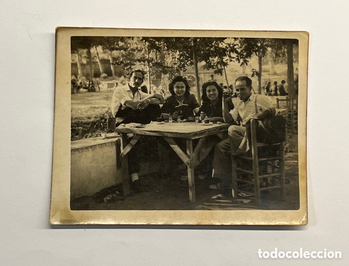Photographie ancienne: MINUTEROS, fot&oacute;grafos de calle&hellip; en el merendero disfrutando del verano (h.1945?)