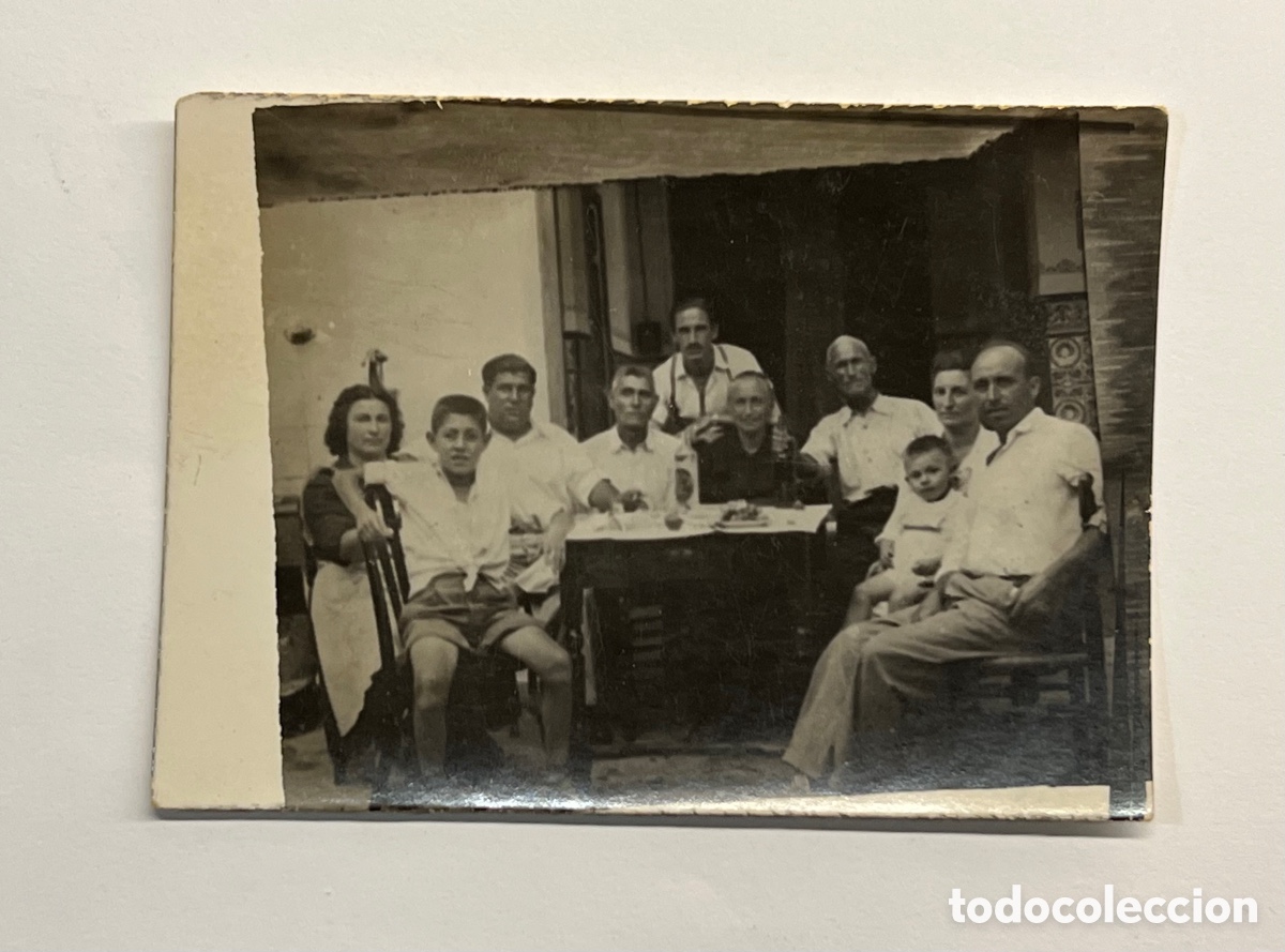 Photographie ancienne: MINUTEROS, fot&oacute;grafos de calle&hellip; Comiendo en familia. Ala fresca&hellip; (h.1945?)
