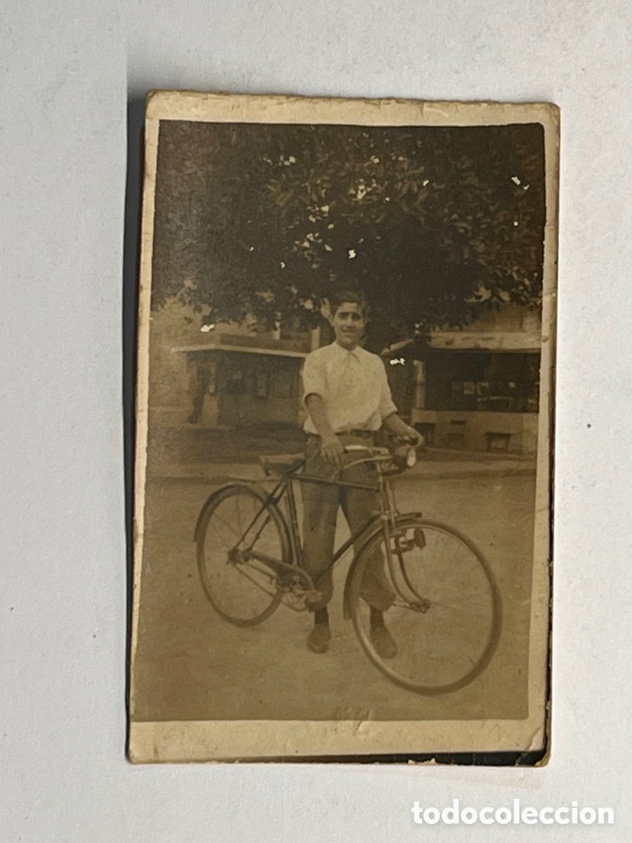 Alte Fotografie: MINUTEROS, fot&oacute;grafos de calle el joven de la Bicicleta.. (h.1945?) Med&iacute;das: 4,5 x 7 cm.,