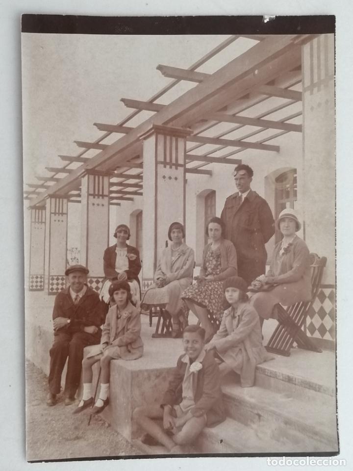 Fotografia antica: ANTIGUA FOTOGRAFIA, FAMILIA POSANDO EN LA TERRAZA