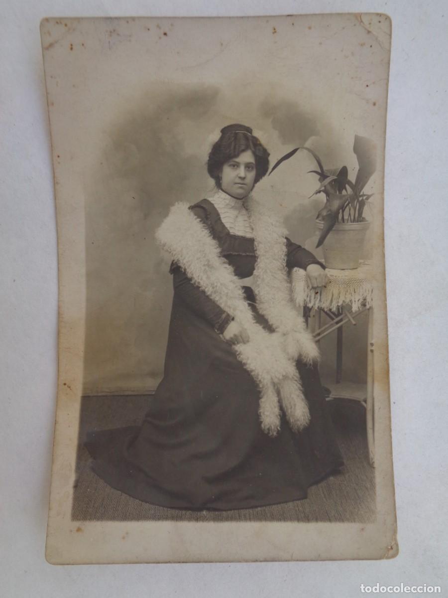 Fotografia antica: PRECIOSA FOTO DE ESTUDIO DE SE&Ntilde;ORITA CON ESTOLA DE PIEL , PRINCPIOS DE SIGLO