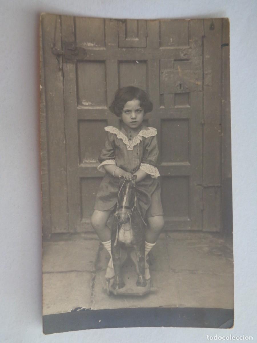 Alte Fotografie: MINUTERO DE FOTOGRAFO CALLEJERO DE NI&Ntilde;O EN CABALLITO DE CARTON. PRINCIPIOS DE SIGLO
