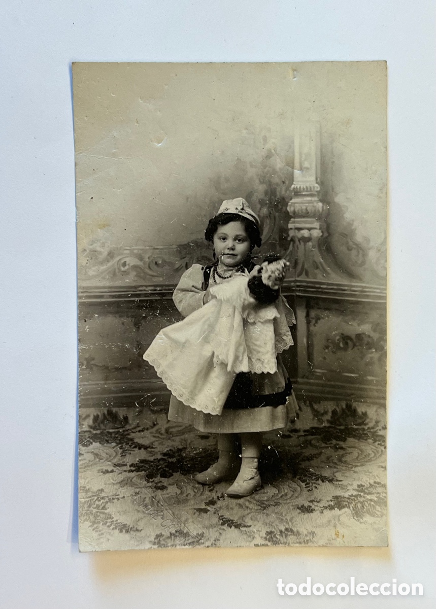 Alte Fotografie: NI&Ntilde;OS. Fotograf&iacute;a Ni&ntilde;a con Mu&ntilde;eca. Tarjeta postal (h.1920?)