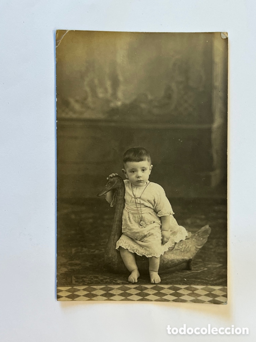 Antique Photography: NI&Ntilde;OS. Fotograf&iacute;a la Ni&ntilde;a del Pato de Madera. Tarjeta postal (h.1920?)