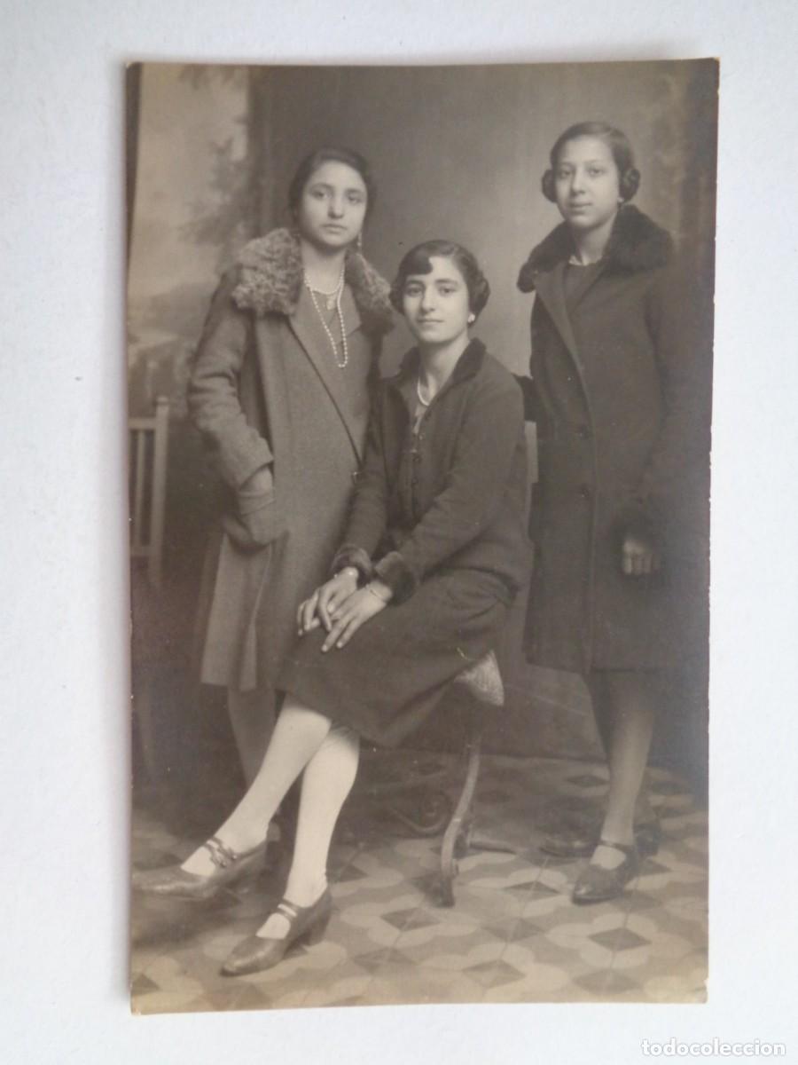 Alte Fotografie: PRECIOSA FOTO DE ESTUDIO DE CHICAS CON ABRIGO. PRINCIPIOS DE SIGLO