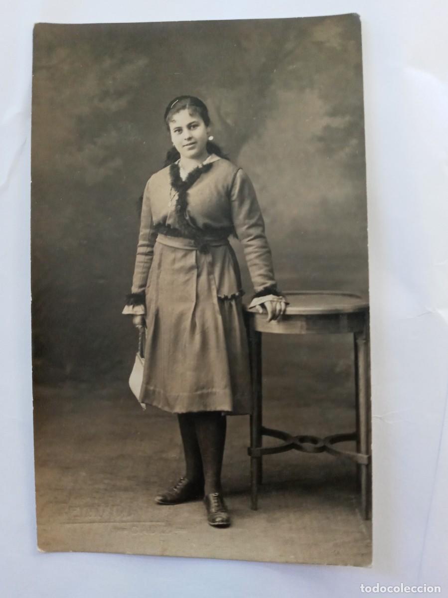 Fotografia antica: PRECIOSA FOTO DE ESTUDIO DE JOVEN CON BOLSITO, PRINCIPIOS DE SIGLO. DE REYMUNDO, CADIZ