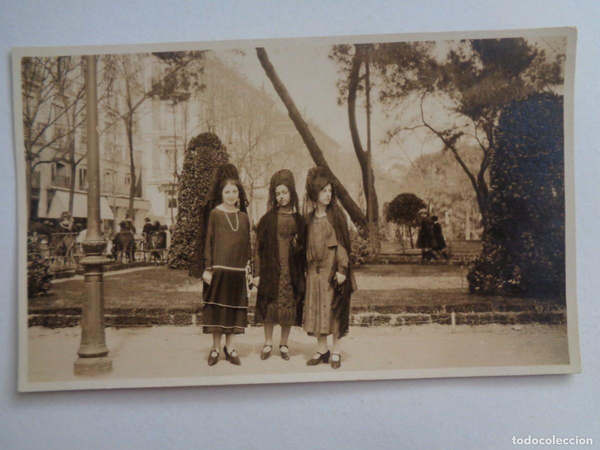 Antique Photography: MINUTERO DE FOTOGRAFO CALLEJERO DE JOVENES CON PEINETA Y MANTILLA , A&Ntilde;OS 20