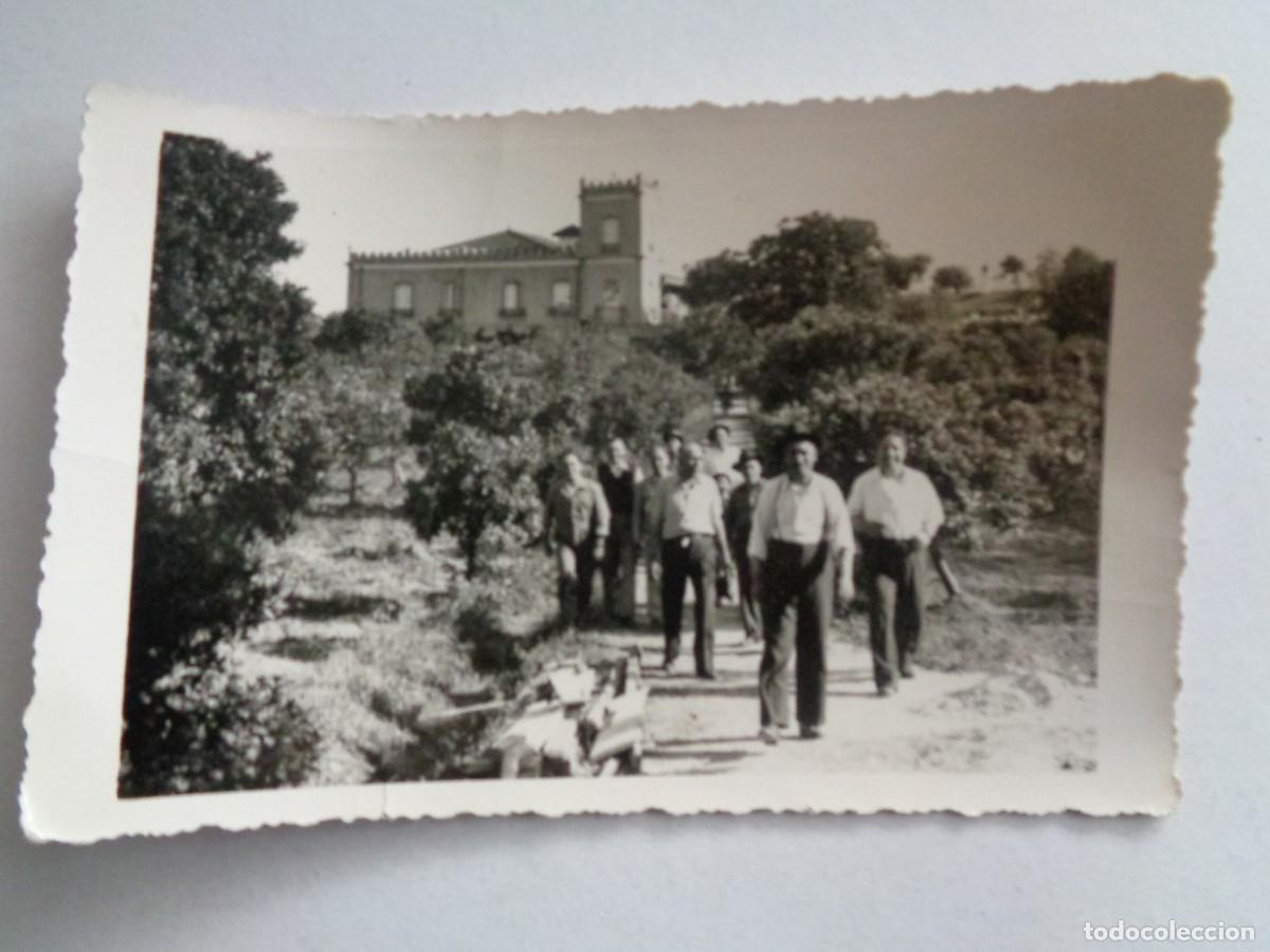 Antique Photography: FOTO DE GENTE DE CAMPO Y AL FONDO UN CORTIJO