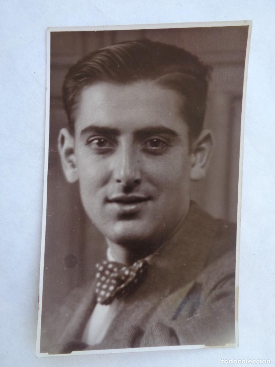 Fotograf&iacute;a antigua: BONITA FOTO DE ESTUDIO DE JOVEN ELEGANTE CON PAJARITA . A&Ntilde;OS 20