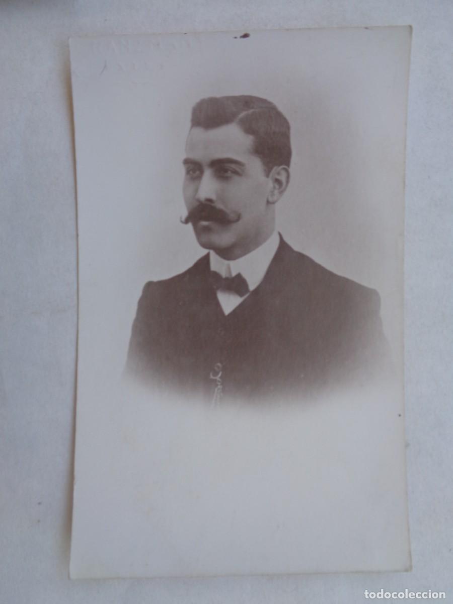 Fotograf&iacute;a antigua: BONITA FOTO DE ESTUDIO DE JOVEN ELEGANTE CON PAJARITA . FINES DEL XIX O PRINCIPIOS DEL XX