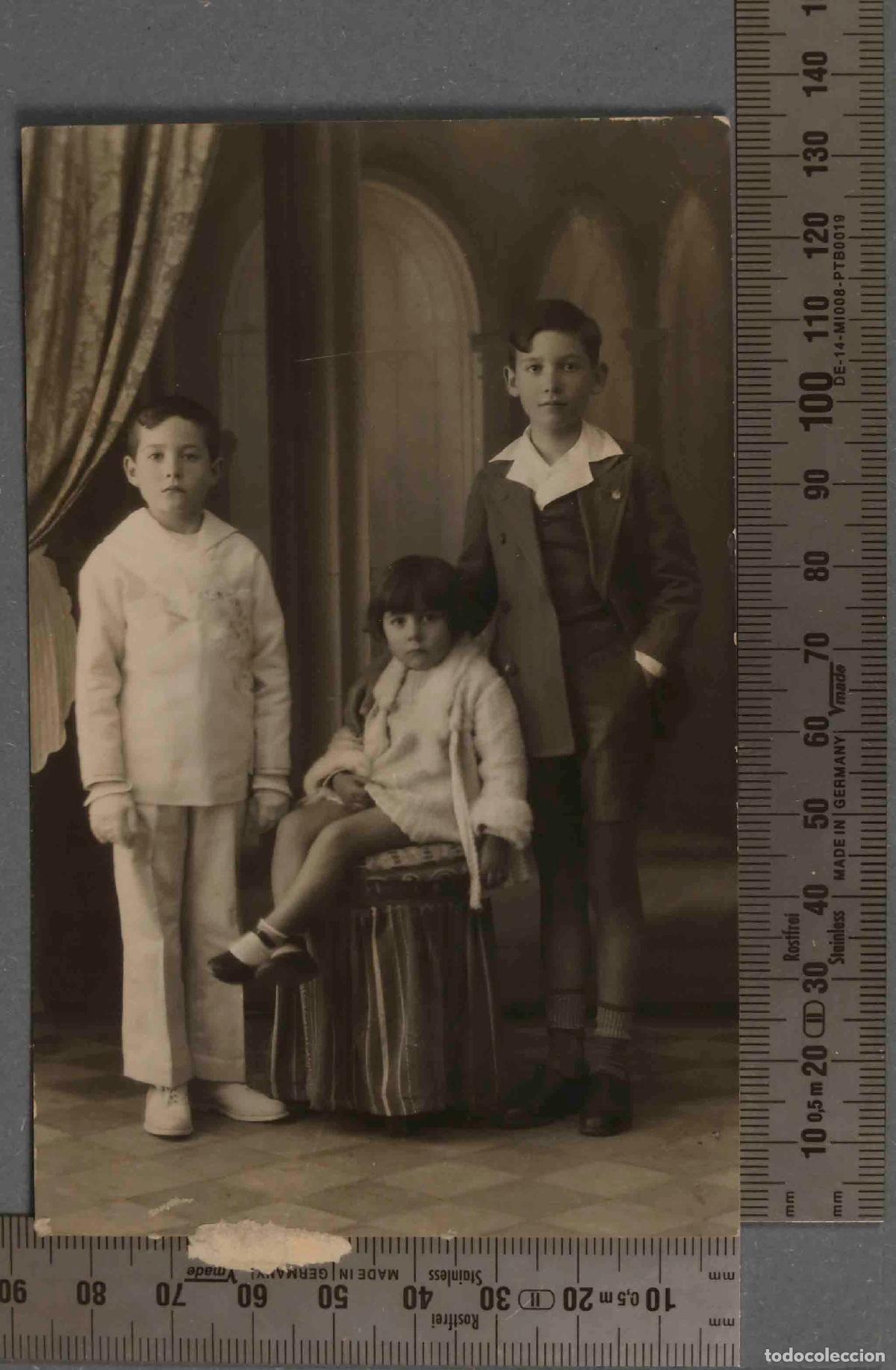 Alte Fotografie: TARJETA POSTAL. NI&Ntilde;O DE COMUNION Y HERMANOS