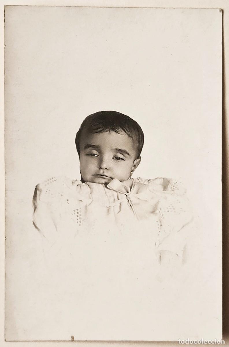 Fotograf&iacute;a antigua: Postmorten, ni&ntilde;o