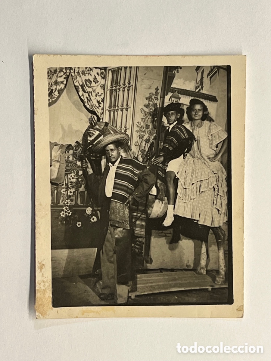 Antique Photography: MINUTEROS, fot&oacute;grafos de calle.. Trampantojo o Decorado de Feria.. Bandolero y flamenca (h.1950?)