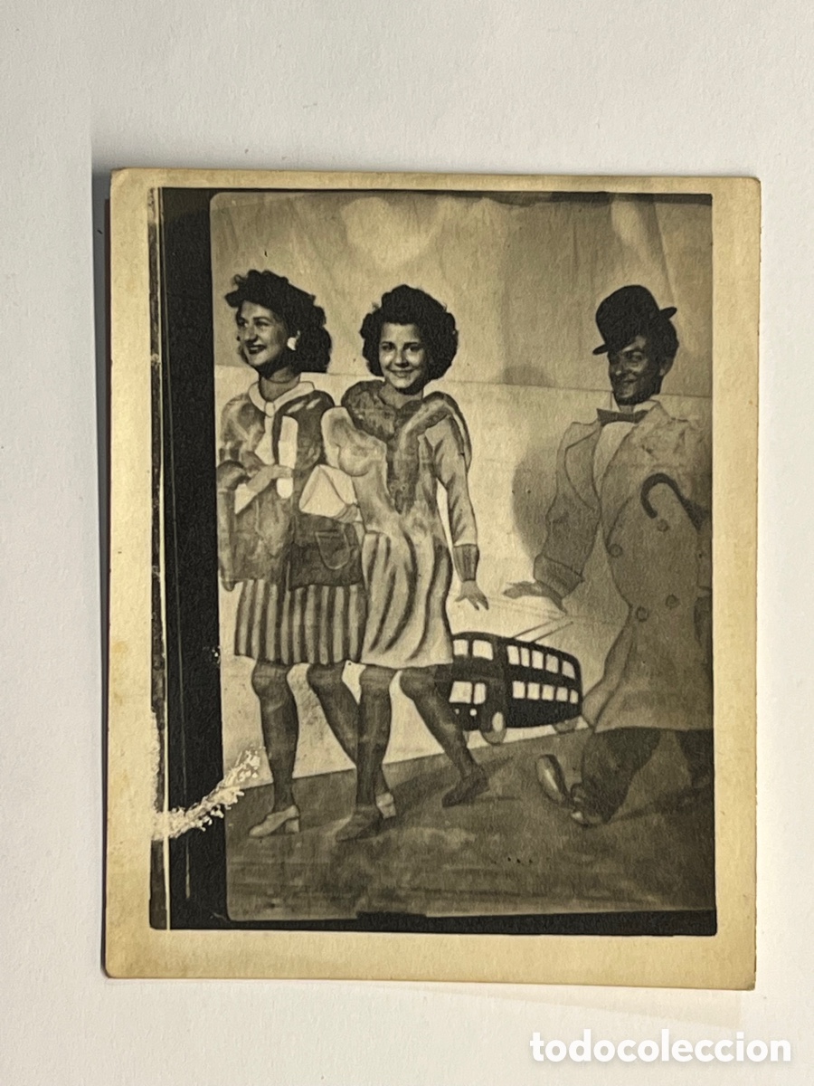 Fotografia antica: MINUTEROS, fot&oacute;grafos de calle.. Viajando para LonDon Trampantojo o Decorado de Feria (h.1950?)