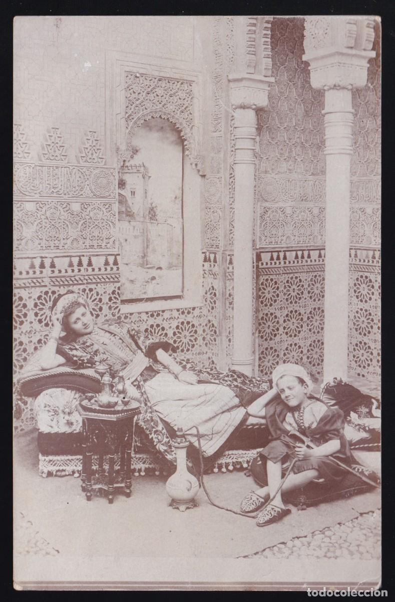 Fotografia antiga: Foto an&oacute;nima. *Escena con narguila* Circulada 1907.