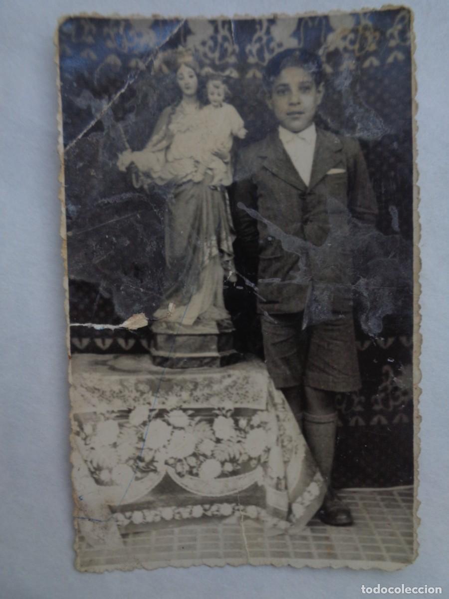 Fotografia antiga: PRECIOSA FOTO DE ESTUDIO DE NI&Ntilde;O DE PRIMERA COMUNION Y VIRGEN MARIA AUXILIADORA. MAL ESTADO !