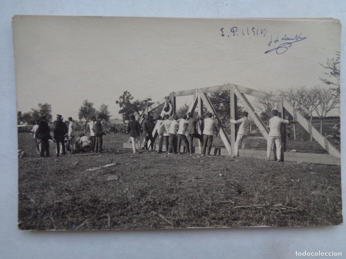 Fotografia antiga: FOTO DE MANIOBRAS, PRINCIPIOS DE SIGLO: MILITARES DE INGENIEROS - PONTONEROS CONSTRUYENDO UN PUENTE