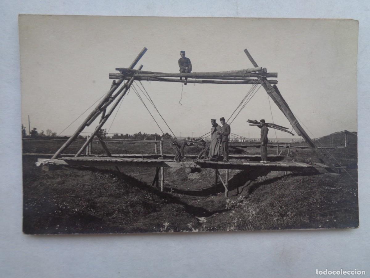 Fotografia antiga: FOTO DE MANIOBRAS, PRINCIPIOS DE SIGLO: MILITARES DE INGENIEROS - PONTONEROS CONSTRUYENDO UN PUENTE