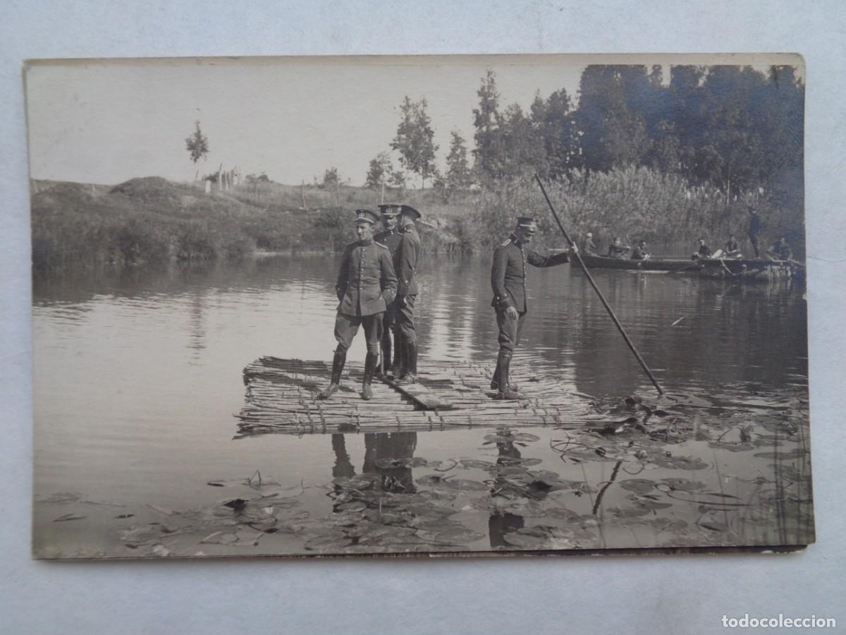 Fotografia antiga: FOTO MANIOBRAS, PP. SIGLO: MILITARES DE INGENIEROS - PONTONEROS CRUZANDO RIO EN BALSA DE CA&Ntilde;AS