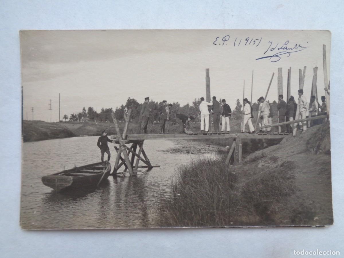 Fotograf&iacute;a antigua: FOTO DE MANIOBRAS, PRINCIPIOS DE SIGLO: MILITARES DE INGENIEROS - PONTONEROS CONSTRUYENDO UN PUENTE