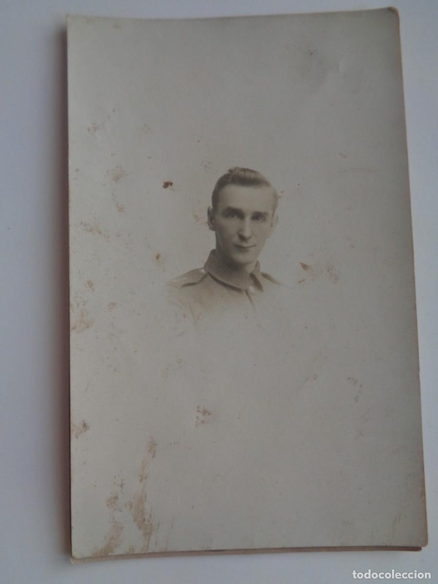 Fotografia antiga: BONITA FOTO DE ESTUDIO DE JOVEN MILITAR DE PRINCIPIOS DE SIGLO. DE J. R. COLTART , LEITH