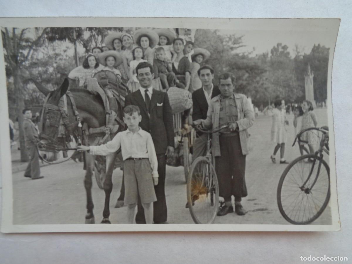 Alte Fotografie: MINUTERO DE FOTOGRAFO DE FERIA : GENTE EN CARRO Y TIO EN BICICLETA