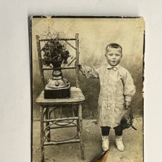 Fotografía antigua: NIÑOS. CHELVA… MI PRIMER DÍA DE ESCUELA.. FOTOGRAFÍA M. RANDEZ… (H.1900?) FATIGADA..