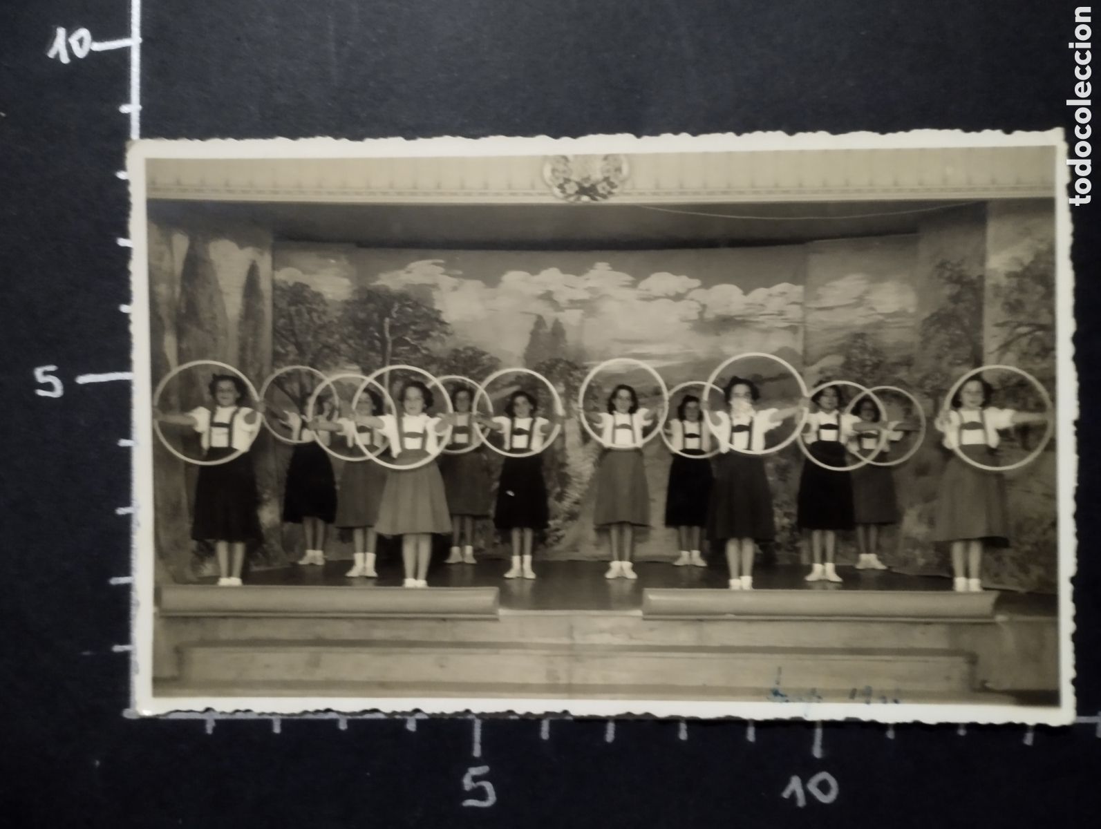 Alte Fotografie: FOTOGRAF&Iacute;A. NI&Ntilde;AS. ACTUACI&Oacute;N ESCOLAR - TARJETA POSTAL &rdquo;FERRANIA&rdquo;. 1941