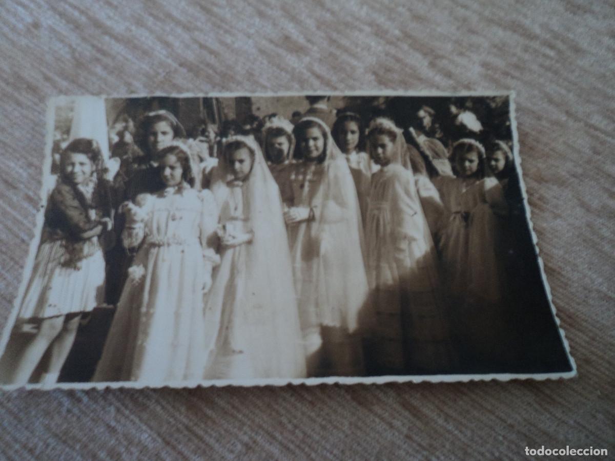 Fotografia antica: tarjeta postal nenas de comunion en fila, foto reportajes alcaraz