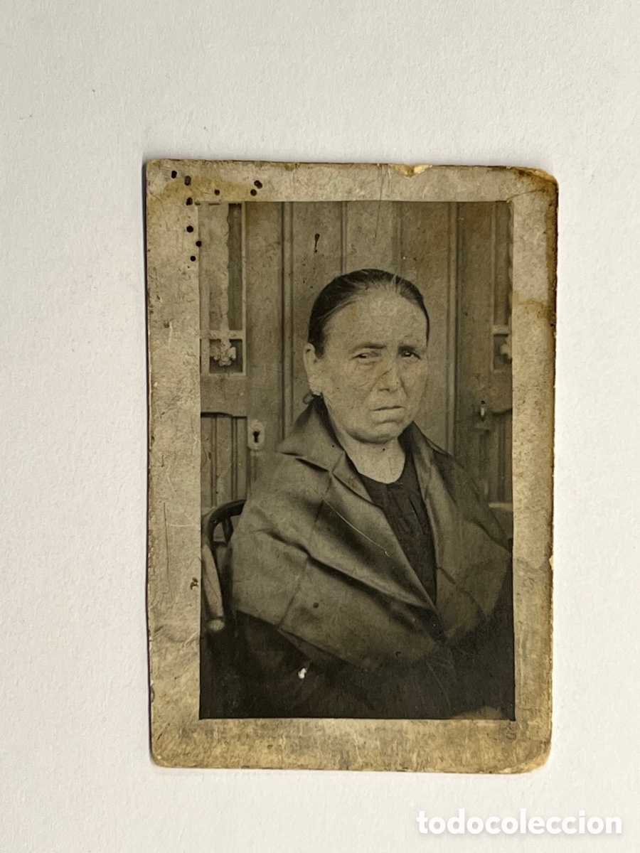 Fotograf&iacute;a antigua: FOTOMATON MINUTEROS&hellip; la Sra Asunci&oacute;n en la puerta de casa (h.1930?)