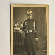 Fotografía antigua: MILITAR ESPAÑA. GUARDIA REAL CON TRAJE DE GALA.. REGIMIENTO NO.6 (H.1910?)