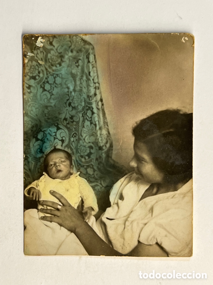 Fotograf&iacute;a antigua: MINUTEROS. Fotografos de calle.. Orgullo de madre.. Mujer y Ni&ntilde;o, fotograf&iacute;a coloreada (h.1940?)