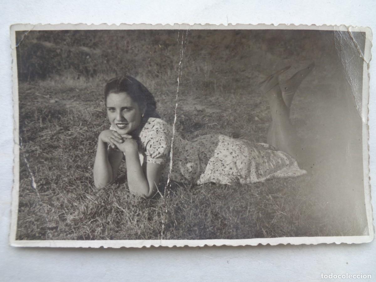 Alte Fotografie: BONITA FOTO DE CHICA EN EL CAMPO, A&Ntilde;OS 30