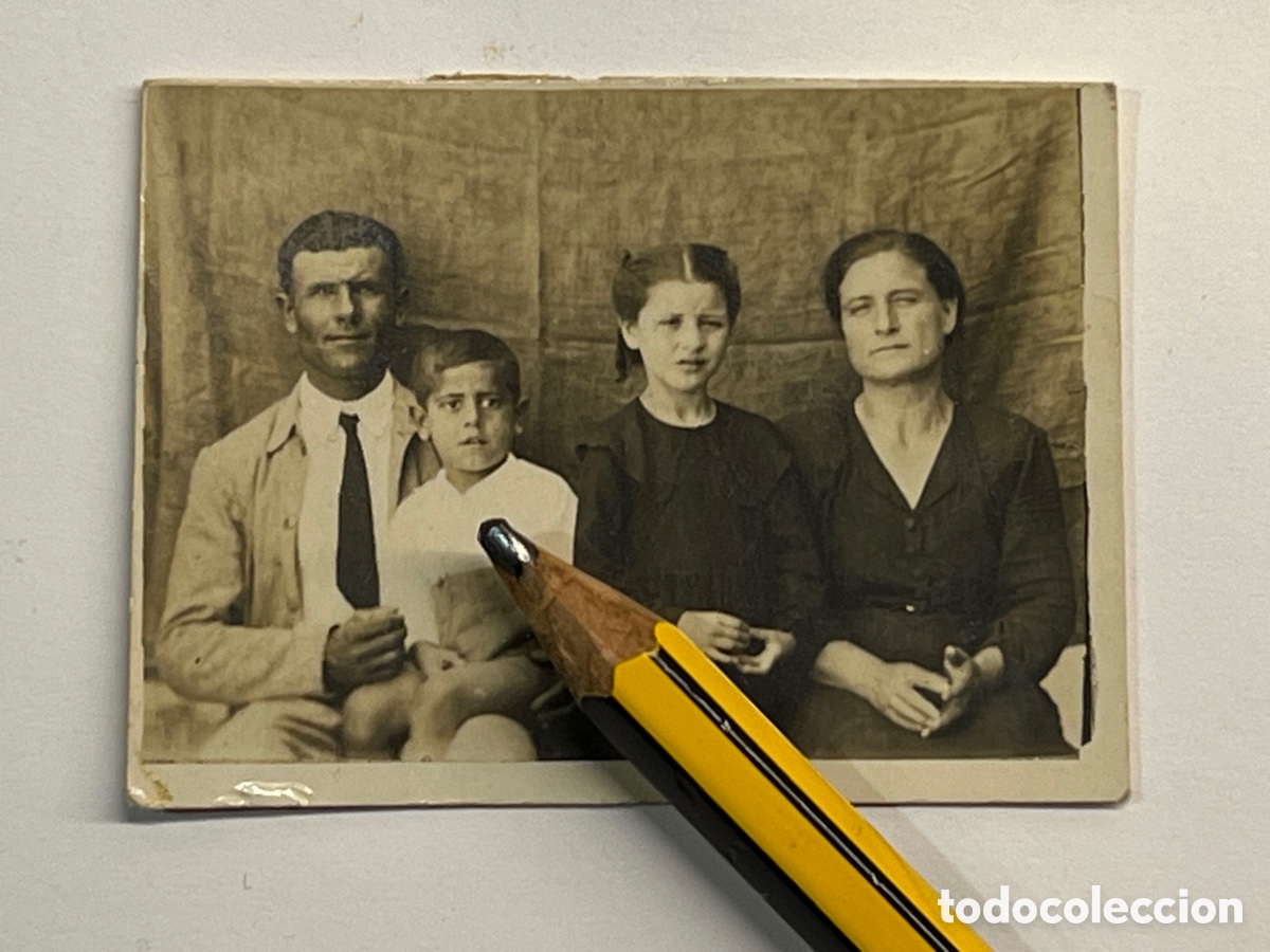 Alte Fotografie: FAMILIA. Fotograf&iacute;a antigua para el libro de Familia (h.1945?) Minuteros, fot&oacute;grafos de calle&hellip;