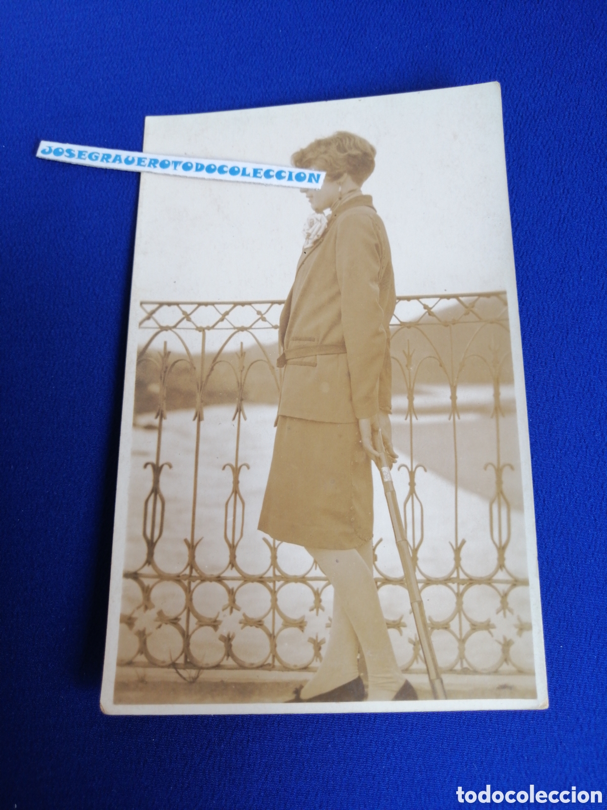 Alte Fotografie: MODELO POSANDO CON PRAGUAS - BASTON FOTOGRAF&Iacute;A ANTIGUA POSTAL