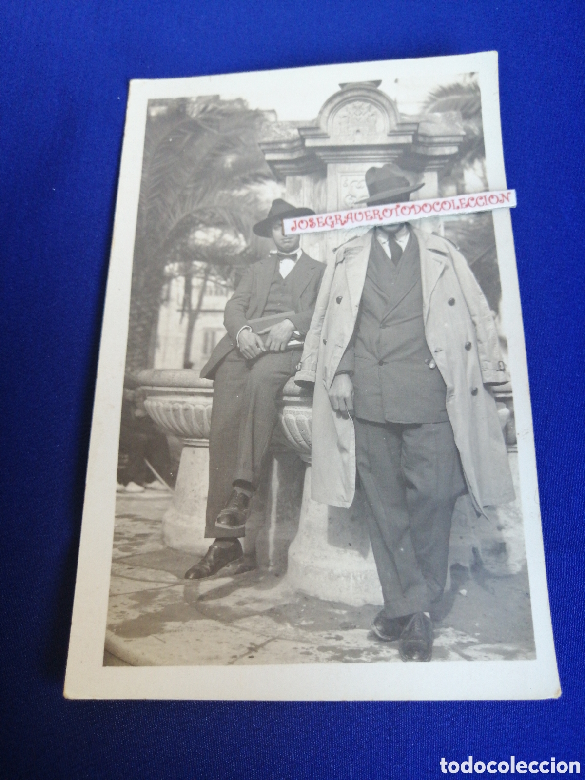 Alte Fotografie: MODELOS CON SOMBRERO POSANDO FOTOGRAF&Iacute;A ANTIGUA POSTAL