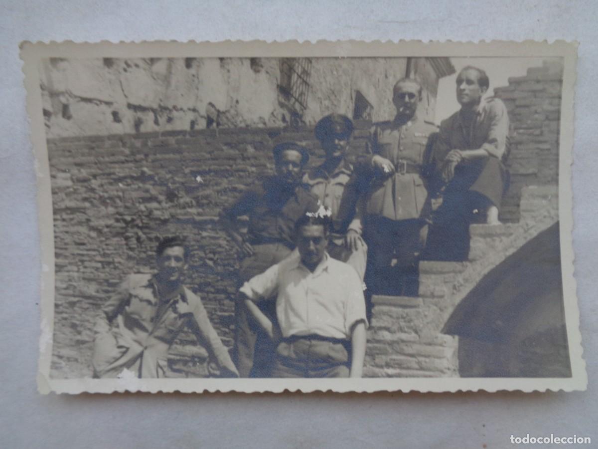 Alte Fotografie: POLICIA ARMADA : FOTO DE AGENTES CON CIVILES POSANDO