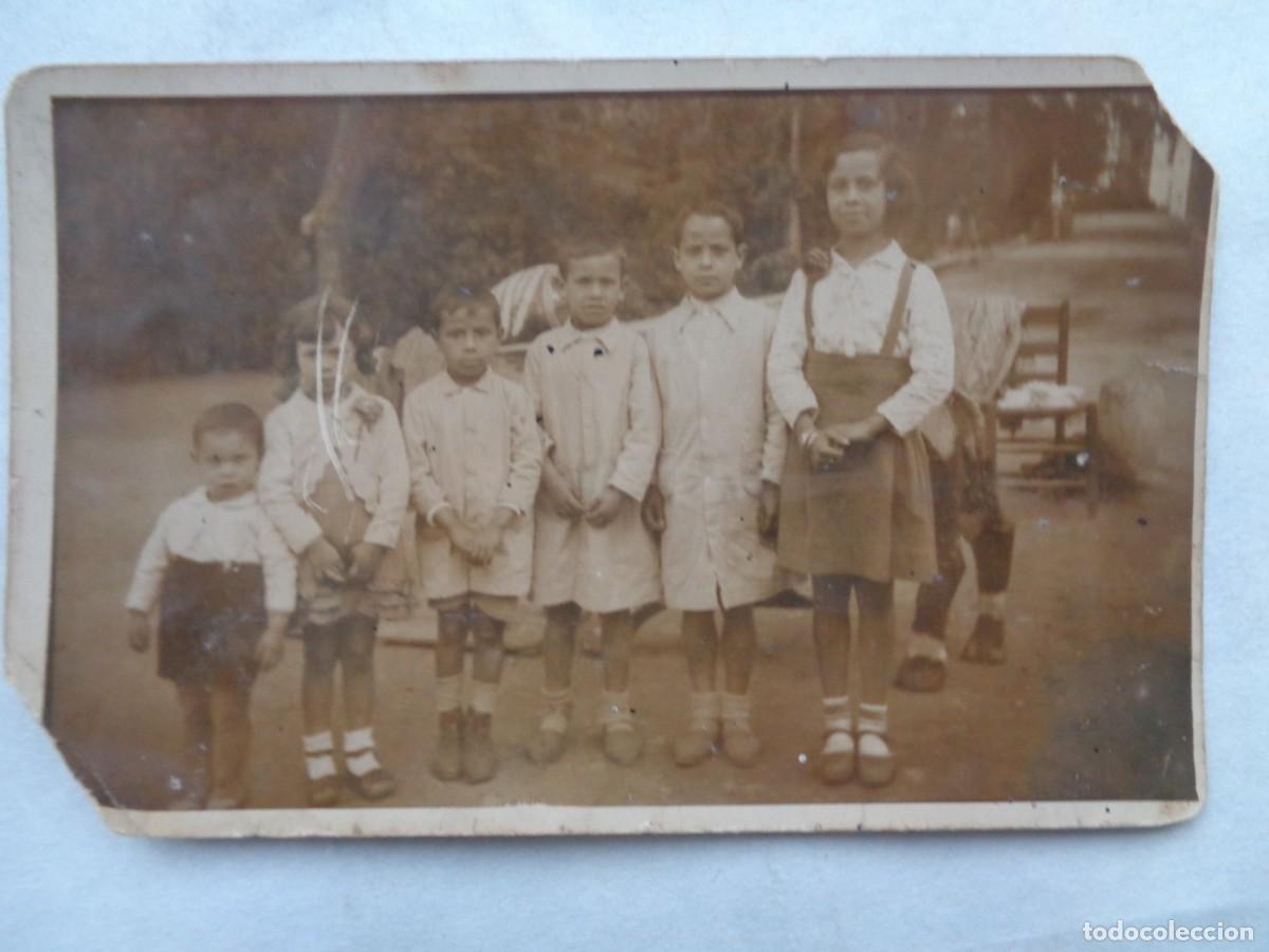 Fotograf&iacute;a antigua: MINUTERO DE FOTOGRAFO CALLEJERO DE 6 NI&Ntilde;OS , HERMANOS . DETRAS CABALLITO . PRINCIPIOS DE SIGLO