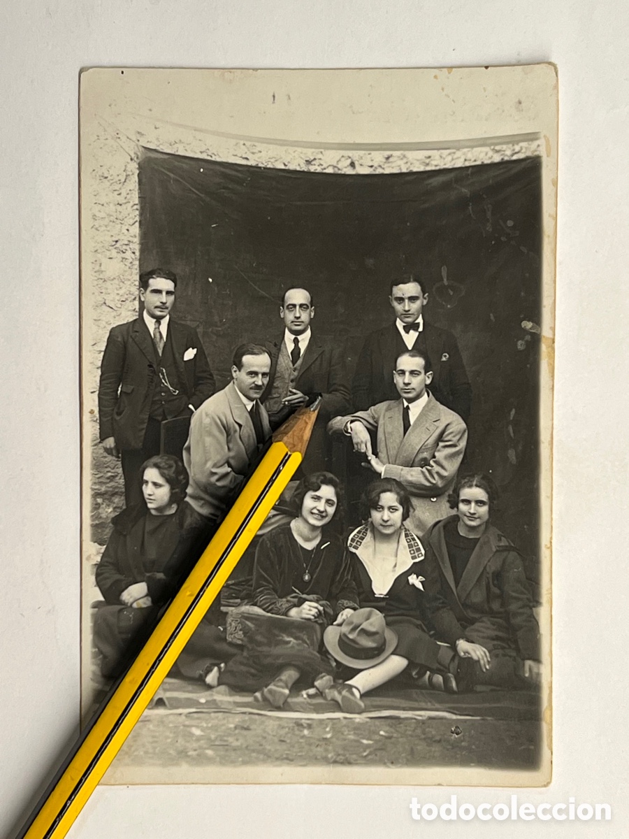 Fotograf&iacute;a antigua: HIJAR (Teruel) Fot&oacute;grafo Felipe Casta&ntilde;er&hellip; Minutero.. Grupo de amigos en dias Felices .. (h.1920?)