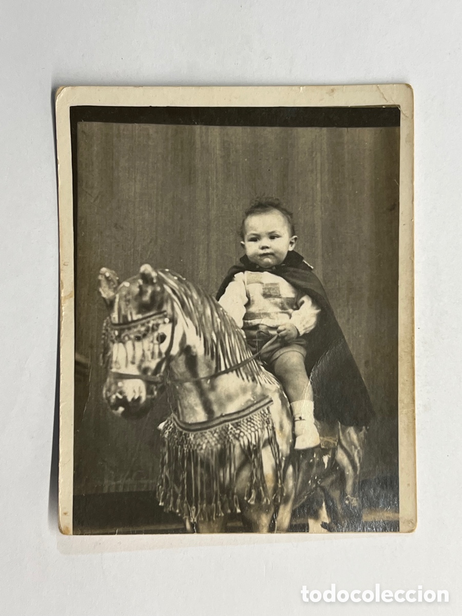 Antique Photography: MINUTEROS fot&oacute;grafos de calle, El Rey de la casa en Caballito de Cart&oacute;n. Postguerra (h.1950?)