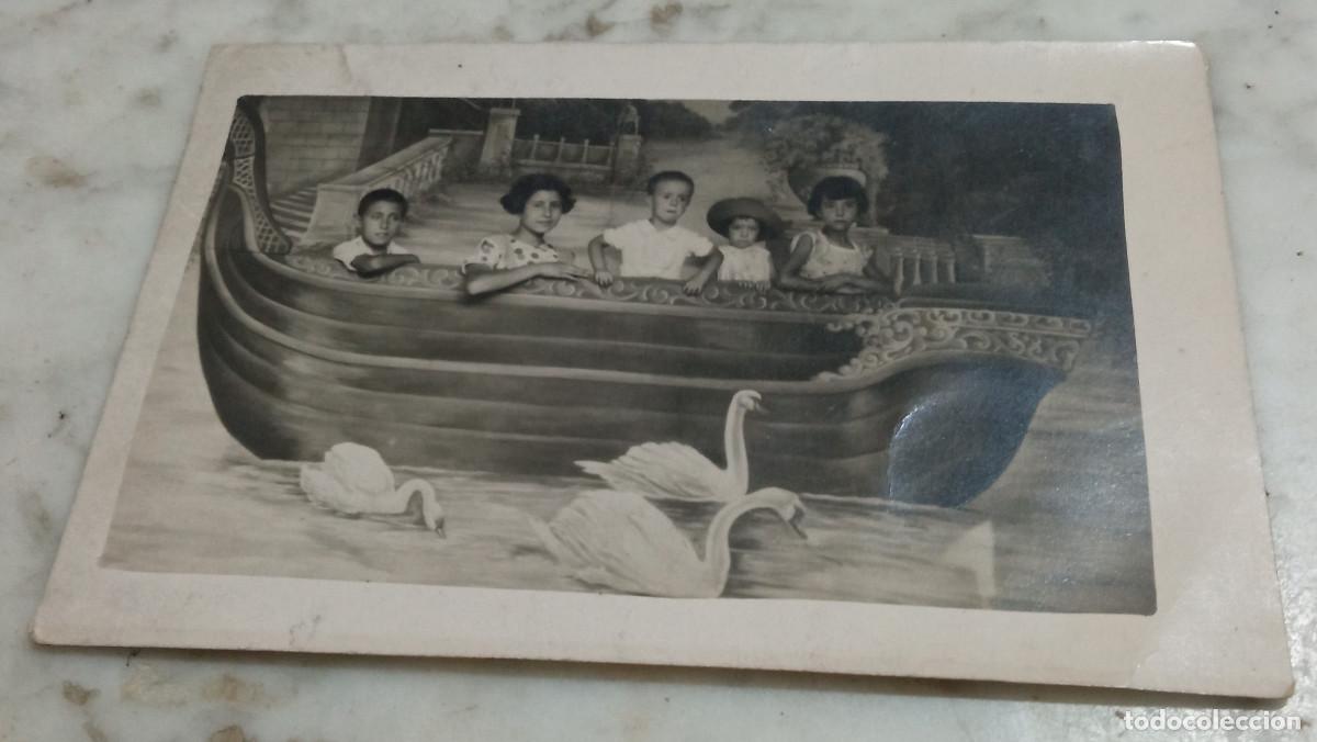 Fotograf&iacute;a antigua: Ni&ntilde;os en barco,montaje