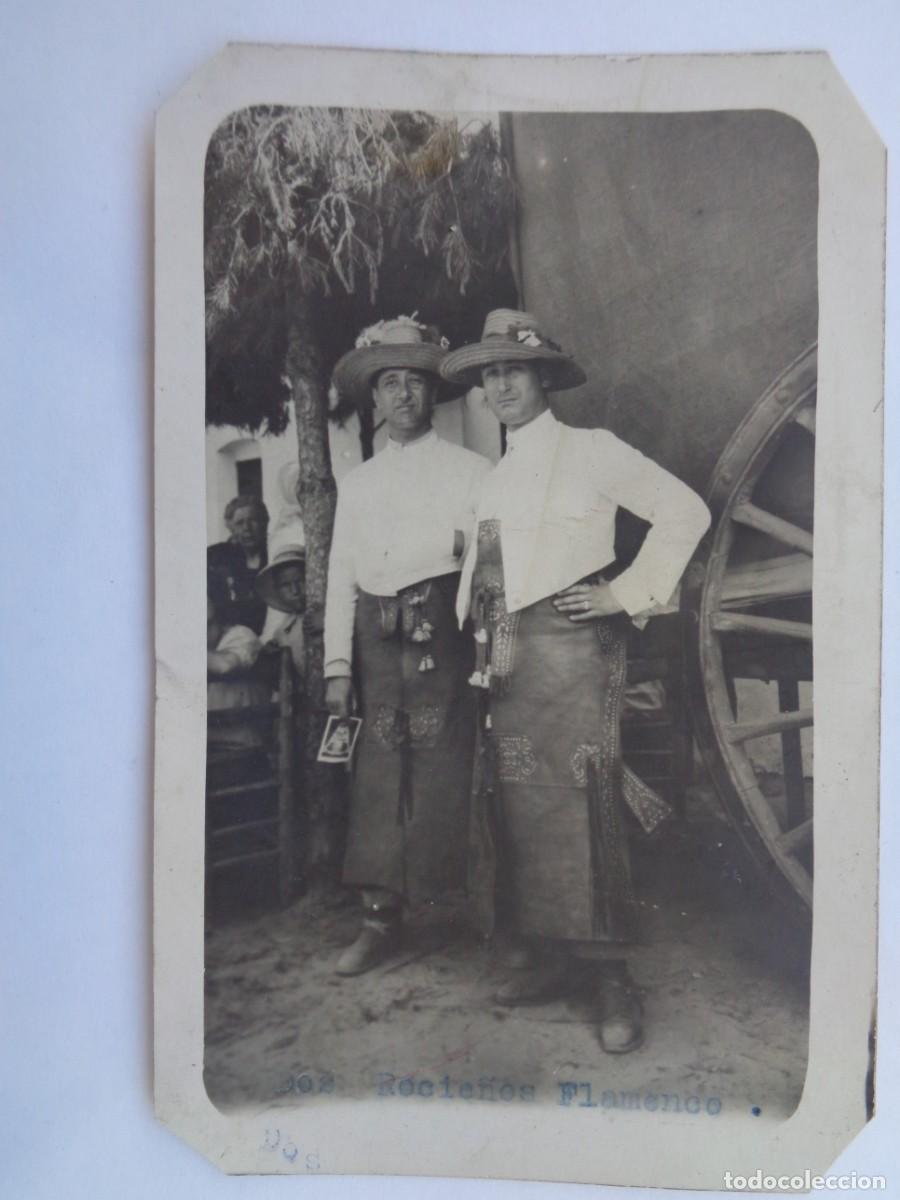 Antique Photography: FOTO MINUTERO DE ROMERIA : ROMEROS CON ZAHONES Y GORROS FLOREADOS JUNTO A CARROZA . A&Ntilde;OS 20