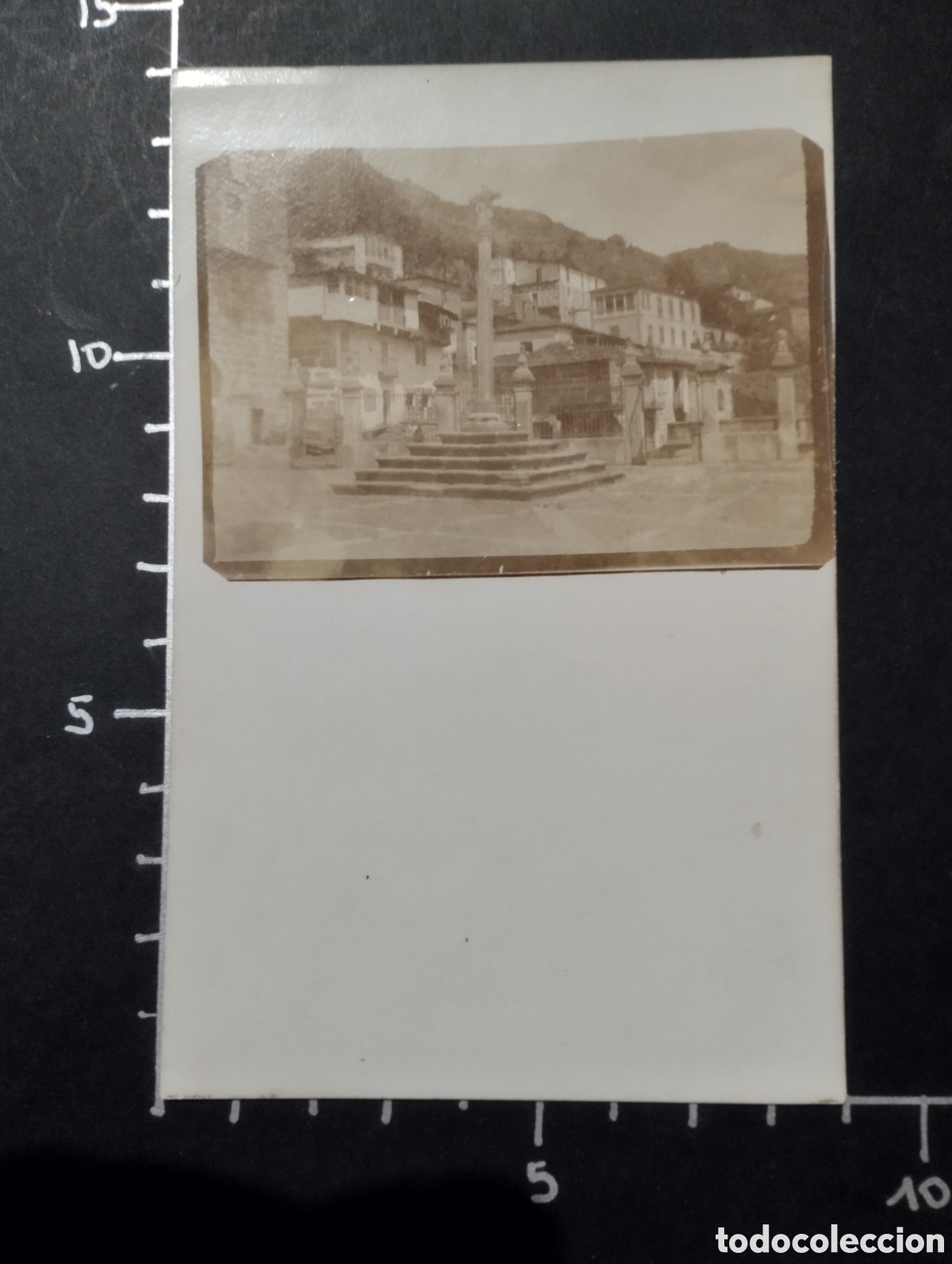 Antique Photography: FOTOGRAF&Iacute;A. CRUCEIRO DE PIEDRA EN EL CENTRO DEL PUEBLO - ALB&Uacute;MINA. TARJETA POSTAL. 1900 aprox.