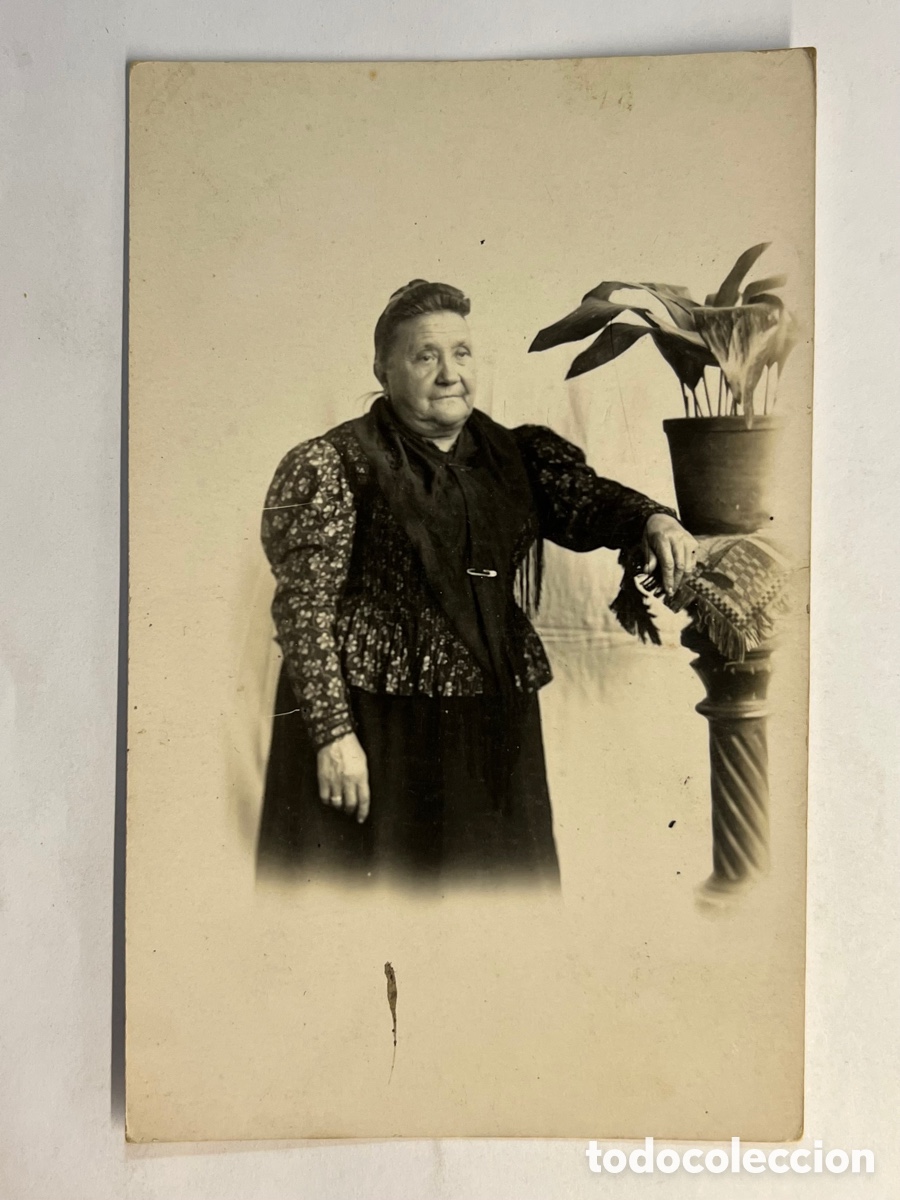 Alte Fotografie: FOTOGRAF&Iacute;A. Se&ntilde;ora con Toquilla.. (h.1920?)