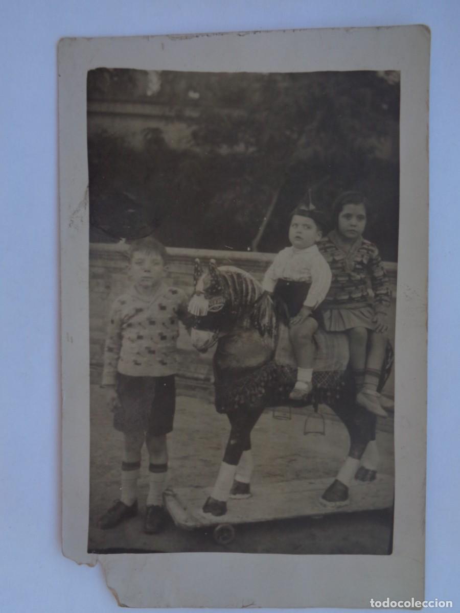 Alte Fotografie: MINUTERO DE FOTOGRAFO DE FERIA : NI&Ntilde;OS EN CABALLITO . PRICIPIOS DE SIGLO