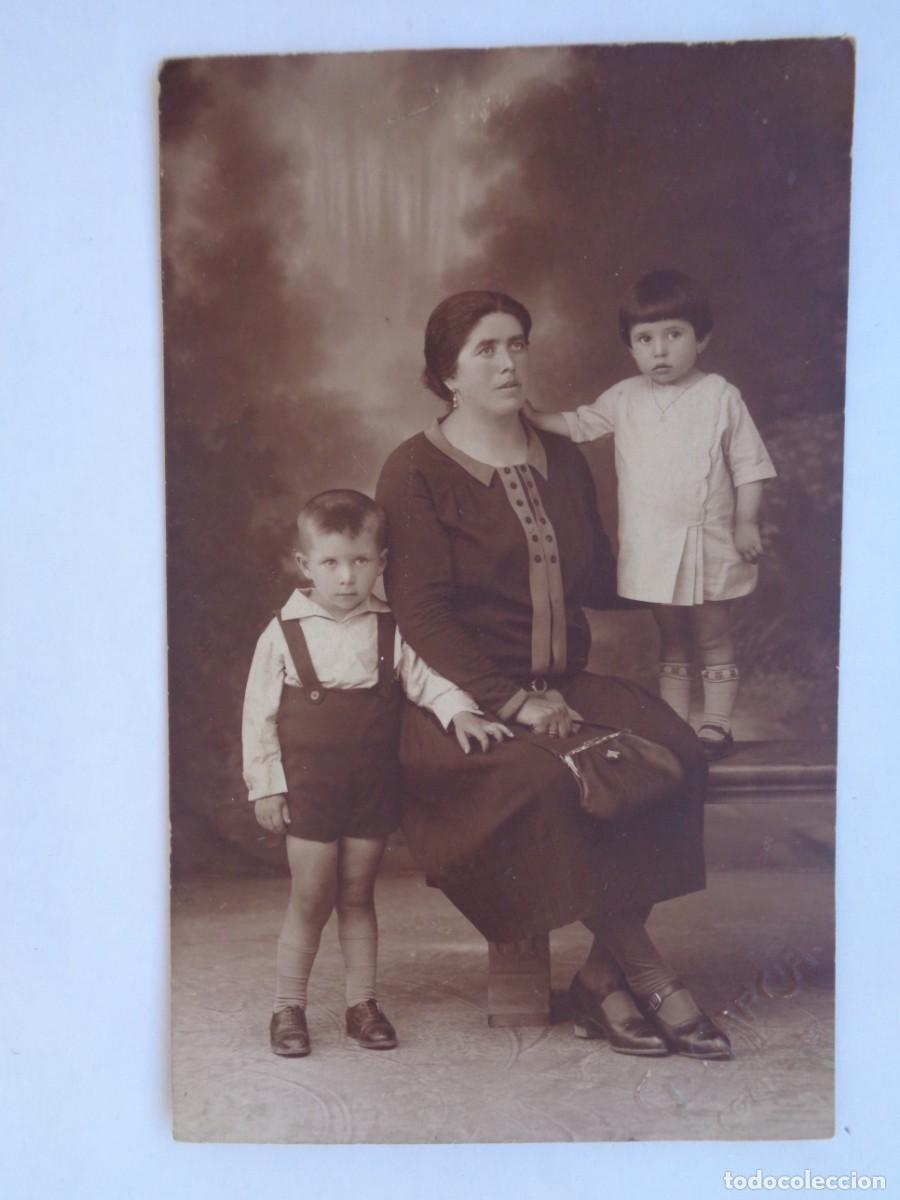 Alte Fotografie: PRECIOSA FOTO DE ESTUDIO DE MADRE CON HIJOS, PRINCIPIOS DE SIGLO. DE G. GARCIA , COMILLAS