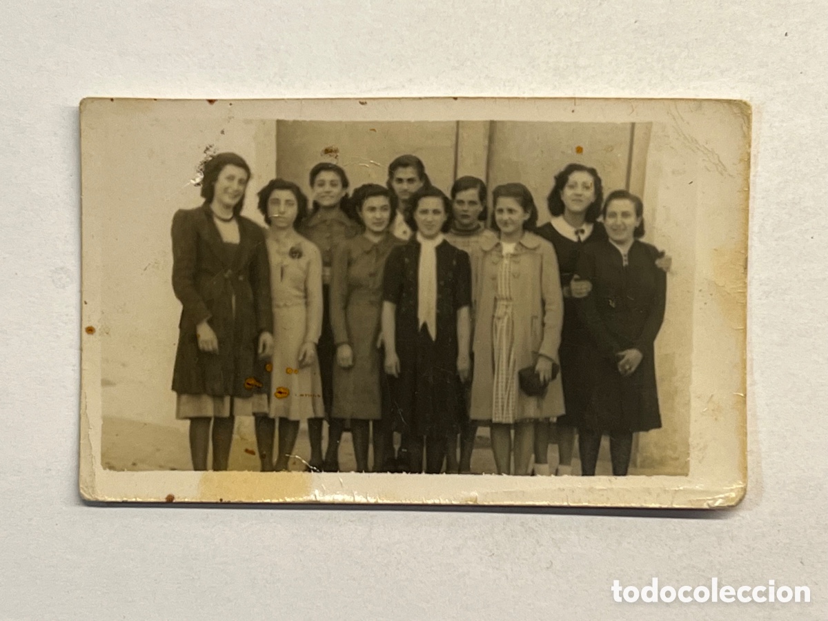 Alte Fotografie: MINUTEROS BURRIANA, fot&oacute;grafo de calle. Grupo de jovencitas.. (h.1950?)