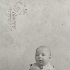 Fotografía antigua: FOTOGRAFÍA ANTIGUA DE ESTUDIO DE UN BEBÉ. 1908. J. DERREY. VALENCIA