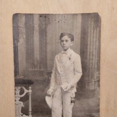 Fotografía antigua: FOTOGRAFÍA ANTIGUA DE ESTUDIO DE UNA NIÑO DE COMUNIÓN. 1905. J. DERREY. VALENCIA